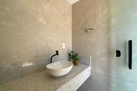 Casa à venda com 420m², 5 quartos e 7 vagas Casa à venda com 420m², 5 quartos e 7 vagasLavabo externo