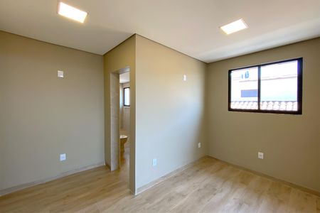 Casa à venda com 420m², 5 quartos e 7 vagas Casa à venda com 420m², 5 quartos e 7 vagasCloset da Suíte 1