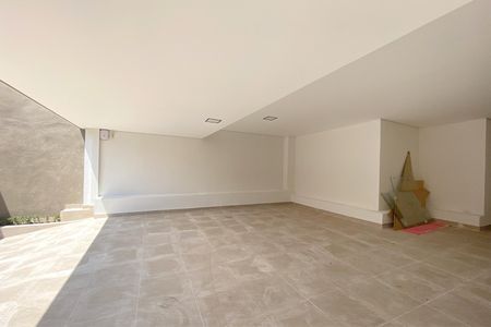 Casa à venda com 420m², 5 quartos e 7 vagas Casa à venda com 420m², 5 quartos e 7 vagasGaragem