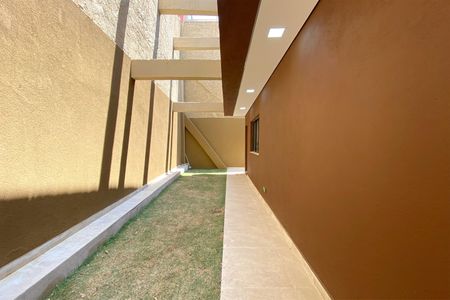 Casa à venda com 420m², 5 quartos e 7 vagas Casa à venda com 420m², 5 quartos e 7 vagasQuintal