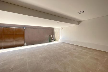 Casa à venda com 420m², 5 quartos e 7 vagas Casa à venda com 420m², 5 quartos e 7 vagasGaragem