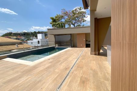 Casa à venda com 420m², 5 quartos e 7 vagas Casa à venda com 420m², 5 quartos e 7 vagasPiscina