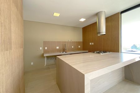 Casa à venda com 420m², 5 quartos e 7 vagas Casa à venda com 420m², 5 quartos e 7 vagasCozinha
