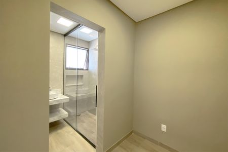 Casa à venda com 420m², 5 quartos e 7 vagas Casa à venda com 420m², 5 quartos e 7 vagasCloset da Suíte 3