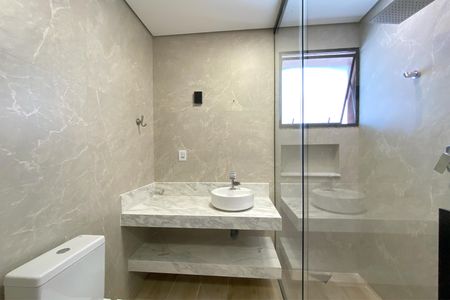 Casa à venda com 420m², 5 quartos e 7 vagas Casa à venda com 420m², 5 quartos e 7 vagasBanheiro da Suíte 2