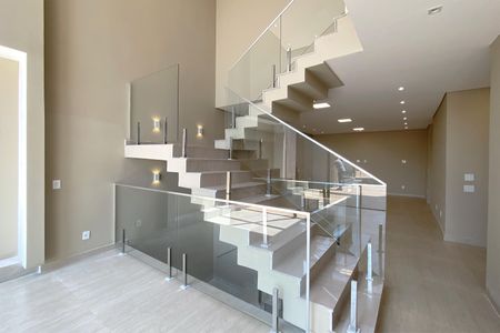 Casa à venda com 420m², 5 quartos e 7 vagas Casa à venda com 420m², 5 quartos e 7 vagasEscadas