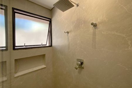 Casa à venda com 420m², 5 quartos e 7 vagas Casa à venda com 420m², 5 quartos e 7 vagasBanheiro da Suíte 2