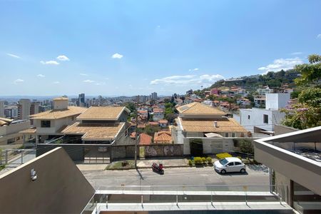 Casa à venda com 420m², 5 quartos e 7 vagas Casa à venda com 420m², 5 quartos e 7 vagasVista da Suíte 1
