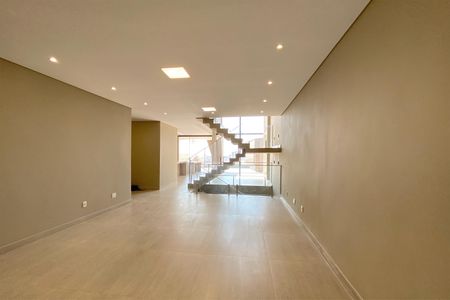 Casa à venda com 420m², 5 quartos e 7 vagas Casa à venda com 420m², 5 quartos e 7 vagasSala