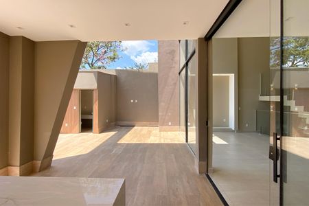 Casa à venda com 420m², 5 quartos e 7 vagas Casa à venda com 420m², 5 quartos e 7 vagasEspaço Gourmert