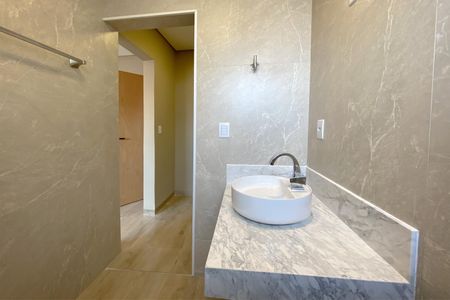 Casa à venda com 420m², 5 quartos e 7 vagas Casa à venda com 420m², 5 quartos e 7 vagasBanheiro da Suíte 4