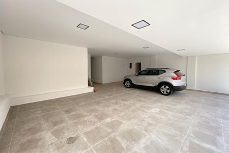 Casa à venda com 420m², 5 quartos e 7 vagas Casa à venda com 420m², 5 quartos e 7 vagasGaragem