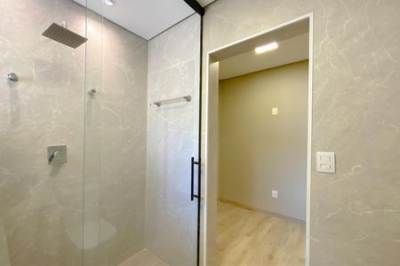 Casa à venda com 420m², 5 quartos e 7 vagas Casa à venda com 420m², 5 quartos e 7 vagasBanheiro da Suíte 2