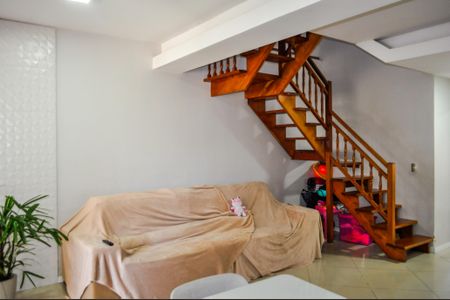 Casa à venda com 146m², 3 quartos e 2 vagas Casa à venda com 146m², 3 quartos e 2 vagasSala