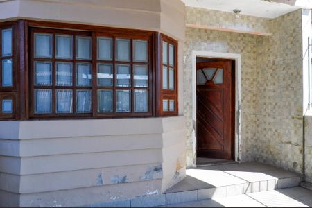 Casa à venda com 146m², 3 quartos e 2 vagas Casa à venda com 146m², 3 quartos e 2 vagasFachada