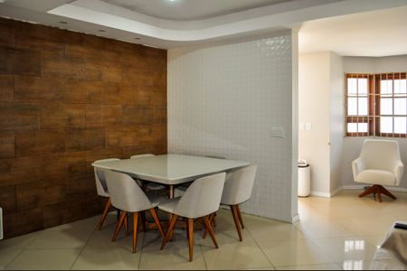 Casa à venda com 146m², 3 quartos e 2 vagas Casa à venda com 146m², 3 quartos e 2 vagasSala