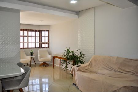 Casa à venda com 146m², 3 quartos e 2 vagas Casa à venda com 146m², 3 quartos e 2 vagasSala