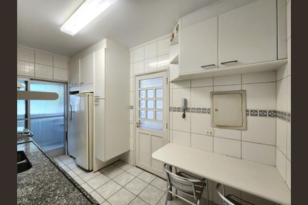 Apartamento para alugar com 130m², 3 quartos e 1 vaga Apartamento para alugar com 130m², 3 quartos e 1 vagaCozinha