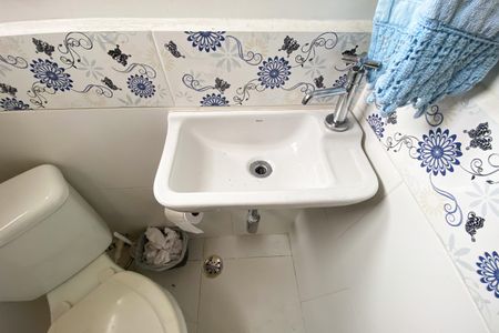 Apartamento à venda com 69m², 2 quartos e 2 vagasBanheiro de Serviço