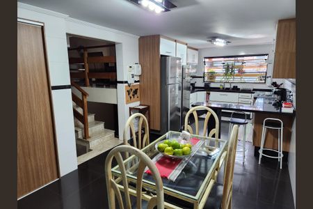 Casa à venda com 4 quartos, 338m² em Vila Rosalia, Guarulhos