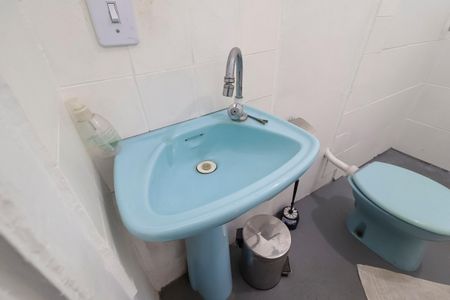 Casa à venda com 82m², 2 quartos e 2 vagas Casa à venda com 82m², 2 quartos e 2 vagasBanheiro de Serviço