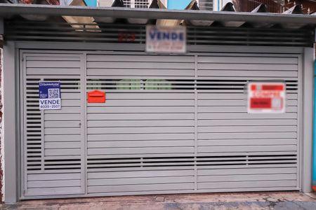 Casa à venda com 82m², 2 quartos e 2 vagas Casa à venda com 82m², 2 quartos e 2 vagasFachada