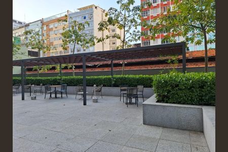 Apartamento à venda com 74m², 2 quartos e 1 vagaFoto 01