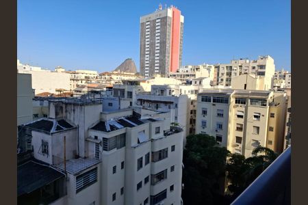 Apartamento à venda com 74m², 2 quartos e 1 vagaFoto 01