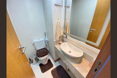 Lavabo de apartamento para alugar com 3 quartos, 150m² em Recreio dos Bandeirantes, Rio de Janeiro
