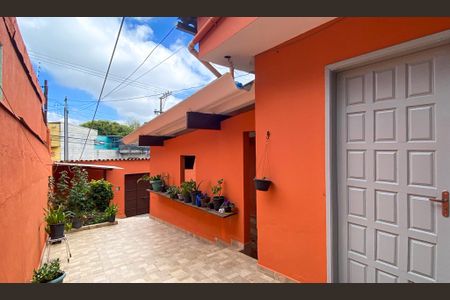 Casa à venda com 70m², 2 quartos e 2 vagasEntrada/Jardim