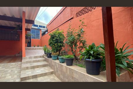 Casa à venda com 70m², 2 quartos e 2 vagasEntrada/Jardim