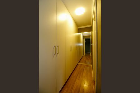 Apartamento à venda com 230m², 4 quartos e 4 vagasCloset da Suíte 2