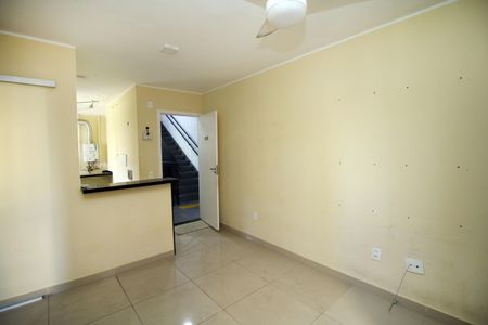 Sala de apartamento para alugar com 2 quartos, 40m² em Brás de Pina, Rio de Janeiro