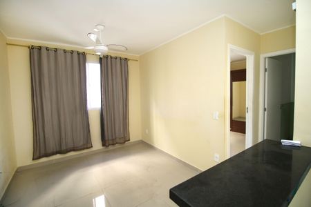 Sala de apartamento para alugar com 2 quartos, 40m² em Brás de Pina, Rio de Janeiro