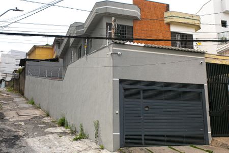 Casa à venda com 245m², 3 quartos e 2 vagasFachada