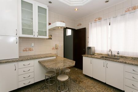 Casa à venda com 245m², 3 quartos e 2 vagasCozinha