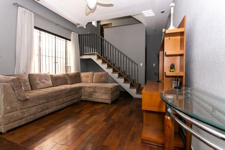 Casa à venda com 245m², 3 quartos e 2 vagasSala