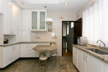 Casa à venda com 245m², 3 quartos e 2 vagasCozinha