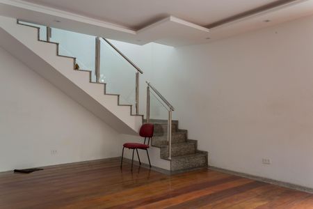 Casa à venda com 218m², 4 quartos e 6 vagasSala