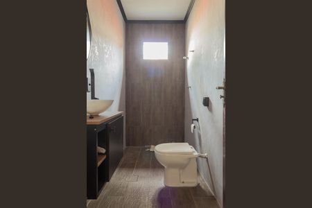 Casa à venda com 218m², 4 quartos e 6 vagasLavabo