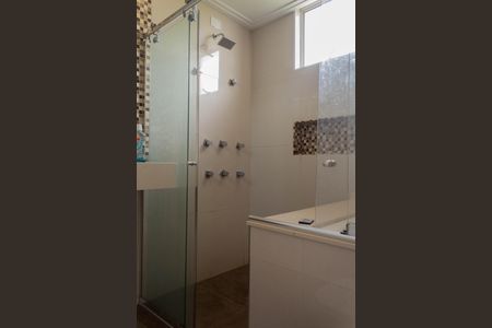 Casa à venda com 218m², 4 quartos e 6 vagasBanheiro da Suíte 1