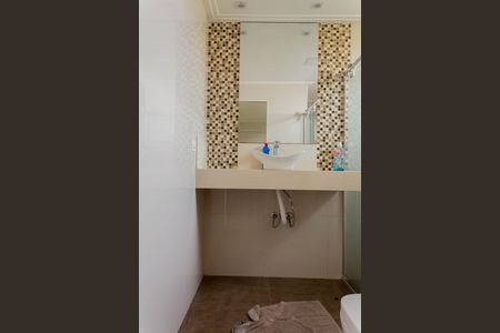 Casa à venda com 218m², 4 quartos e 6 vagasBanheiro da Suíte 1