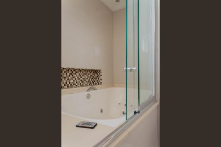 Casa à venda com 218m², 4 quartos e 6 vagasBanheiro da Suíte 1