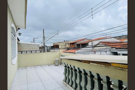 Casa à venda com 300m², 6 quartos e 3 vagas Casa à venda com 300m², 6 quartos e 3 vagasVaranda