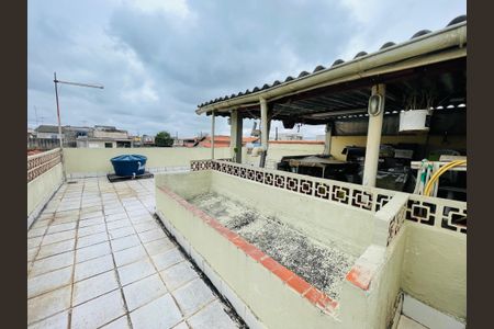 Casa à venda com 300m², 6 quartos e 3 vagas Casa à venda com 300m², 6 quartos e 3 vagasTerraço