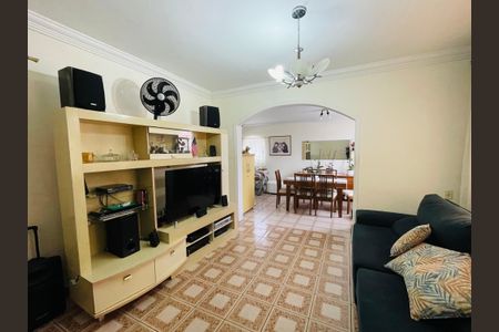 Casa à venda com 300m², 6 quartos e 3 vagas Casa à venda com 300m², 6 quartos e 3 vagasSala