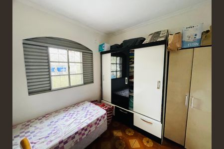 Casa à venda com 300m², 6 quartos e 3 vagas Casa à venda com 300m², 6 quartos e 3 vagasQuarto 2