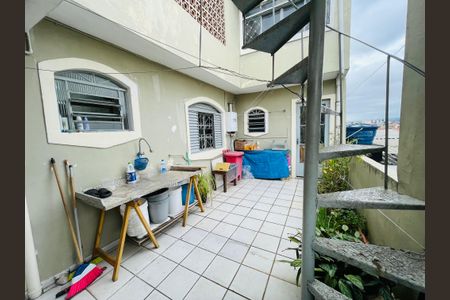 Casa à venda com 300m², 6 quartos e 3 vagas Casa à venda com 300m², 6 quartos e 3 vagasQuintal