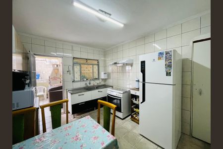 Casa à venda com 300m², 6 quartos e 3 vagas Casa à venda com 300m², 6 quartos e 3 vagasCozinha