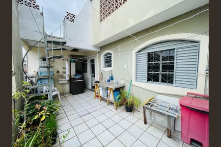 Casa à venda com 300m², 6 quartos e 3 vagas Casa à venda com 300m², 6 quartos e 3 vagasQuintal